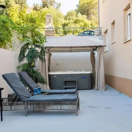 Apartament Nadalina *